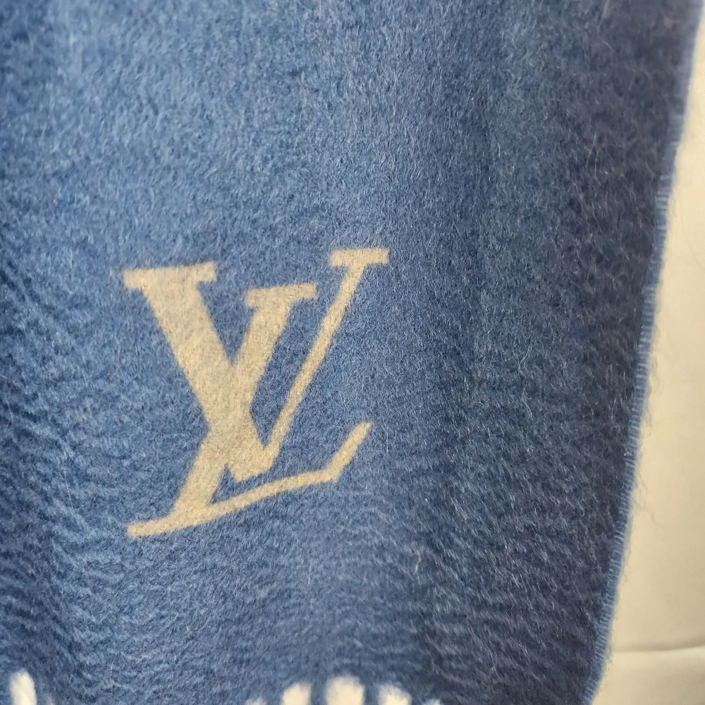 Louis Vuitton thick cashmere logo scarf in EUC - Picture 2 of 9